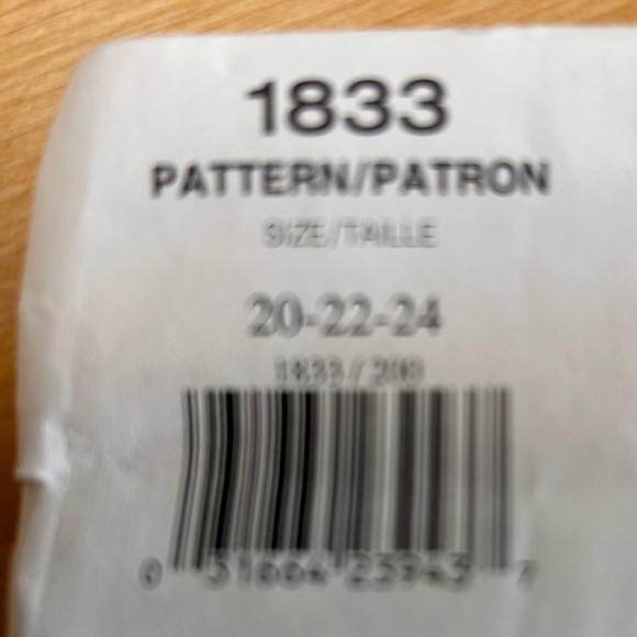 Vintage Vogue 1833 Maternity Pattern - size 20-22-24 - uncut - Picture 2 of 9